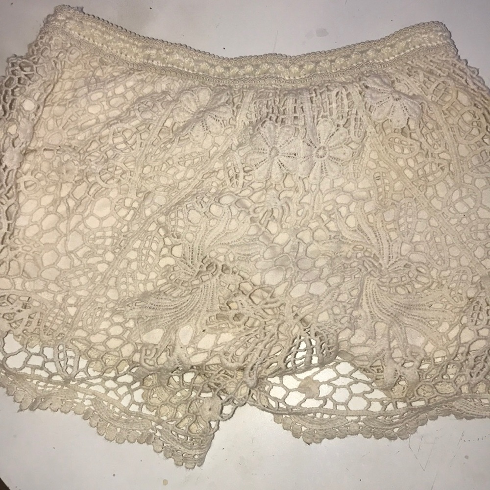 White lace shorts - Picture 2 of 2